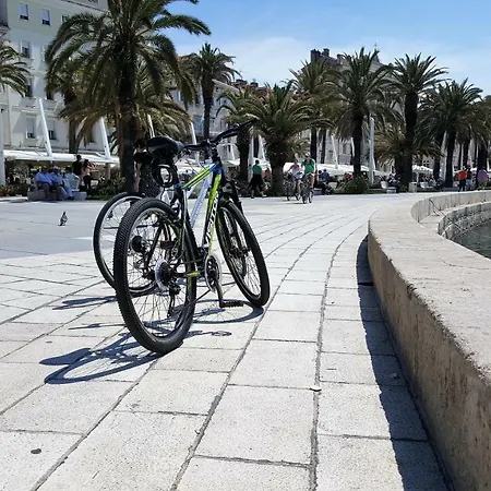 Bed & Bike Studio شقة سبليت